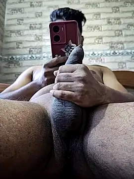 Snapshot of yournaughtysam chatting on 12.20.25 yournaughtysam online show from 12.20.25