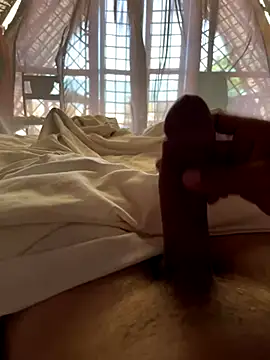 Snapshot of thom4play chatting on 10.17.25 thom4play online show from 10.17.25