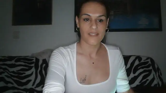 Snapshot of yumara351 chatting on 11.15.25 yumara351 online show from 11.15.25