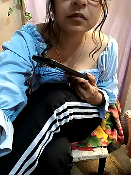 Snapshot of queenbuggi chatting on 10.19.25 queenbuggi online show from 10.19.25