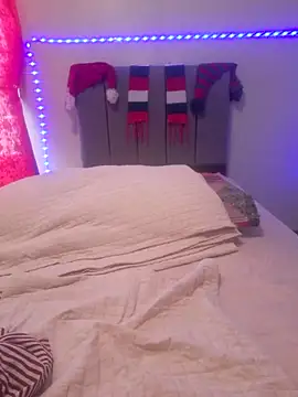 Snapshot of Vickysweeeettt chatting on 12.14.25 Vickysweeeettt online show from 12.14.25