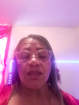 Snapshot of Vickysweeeettt chatting on 12.20.25 Vickysweeeettt online show from 12.20.25