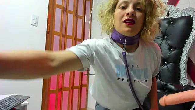 Snapshot of indigo_thc5 chatting on 11.28.25 indigo thc5 online show from 11.28.25