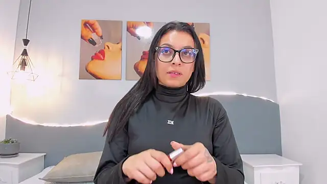 Sara mora  online show from 05.28.26