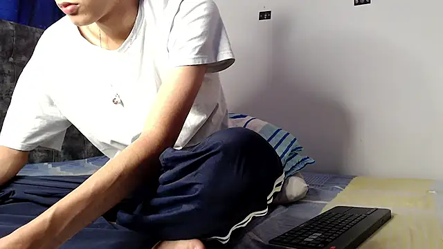Snapshot of alexmark_ chatting on 04.23.26 alexmark online show from 04.23.26