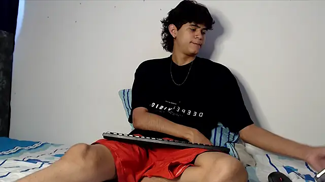 Snapshot of alexmark_ chatting on 05.29.26 alexmark online show from 05.29.26