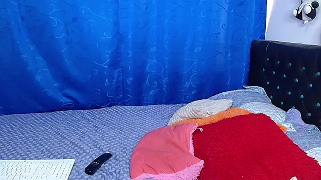 Snapshot of melikaronit2 chatting on 11.18.25 melikaronit2 online show from 11.18.25