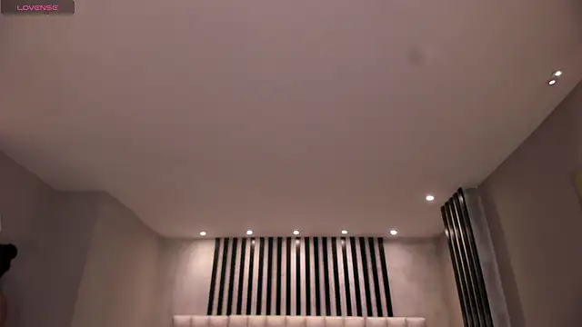 Snapshot of LeahNovac chatting on 10.16.25 LeahNovac online show from 10.16.25