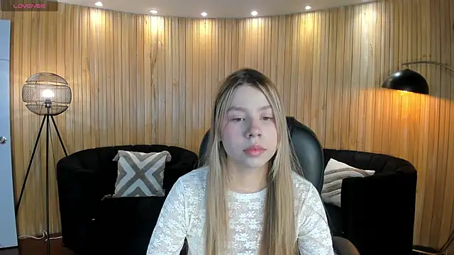 Snapshot of TiffannySins chatting on 07.18.26 TiffannySins online show from 07.18.26