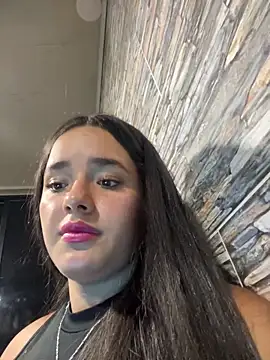 Snapshot of Luciaparker03 chatting on 09.23.25 Luciaparker03 online show from 09.23.25