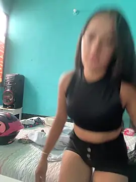 Snapshot of Luciaparker03 chatting on 09.27.25 Luciaparker03 online show from 09.27.25