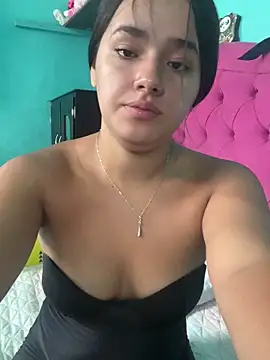 Snapshot of Luciaparker03 chatting on 09.29.25 Luciaparker03 online show from 09.29.25