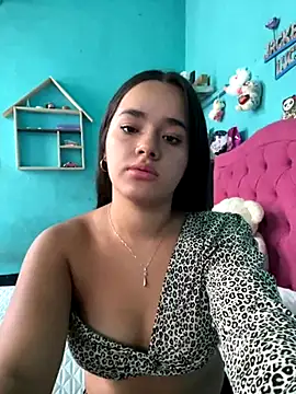 Snapshot of Luciaparker03 chatting on 10.01.25 Luciaparker03 online show from 10.01.25