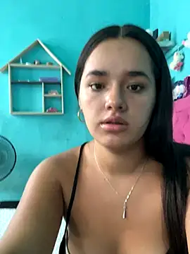 Snapshot of Luciaparker03 chatting on 10.04.25 Luciaparker03 online show from 10.04.25