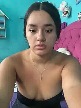 Snapshot of Luciaparker03 chatting on 10.11.25 Luciaparker03 online show from 10.11.25