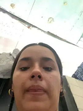 Snapshot of Luciaparker03 chatting on 10.21.25 Luciaparker03 online show from 10.21.25