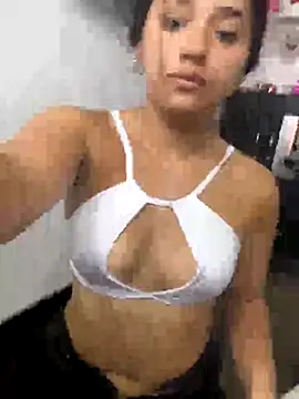 Snapshot of Luciaparker03 chatting on 10.31.25 Luciaparker03 online show from 10.31.25