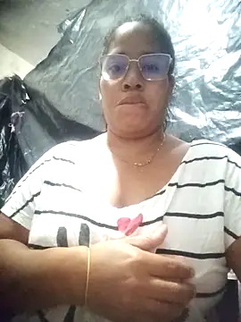 Big ass submissive online show from 12.17.25