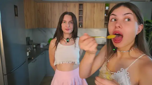 Snapshot of Anny_Molly chatting on 09.24.25 Anny Molly online show from 09.24.25