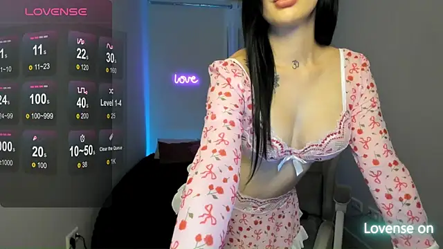Snapshot of SelinaStorm chatting on 06.24.26 SelinaStorm online show from 06.24.26