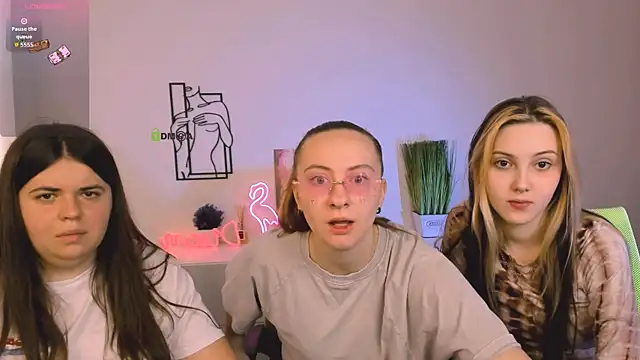 Snapshot of luna_tin chatting on 09.09.25 luna tin online show from 09.09.25