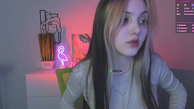 Snapshot of luna_tin chatting on 10.23.25 luna tin online show from 10.23.25