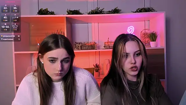 Snapshot of luna_tin chatting on 10.23.25 luna tin online show from 10.23.25