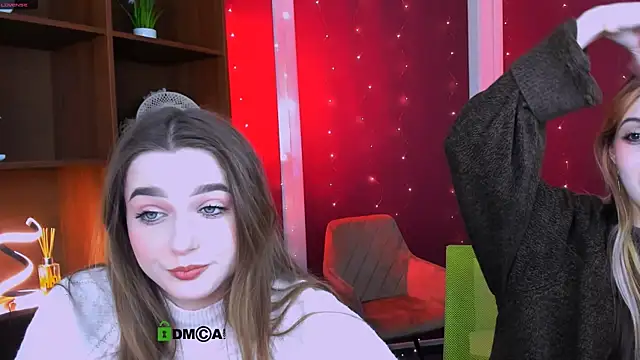 Snapshot of luna_tin chatting on 11.18.25 luna tin online show from 11.18.25