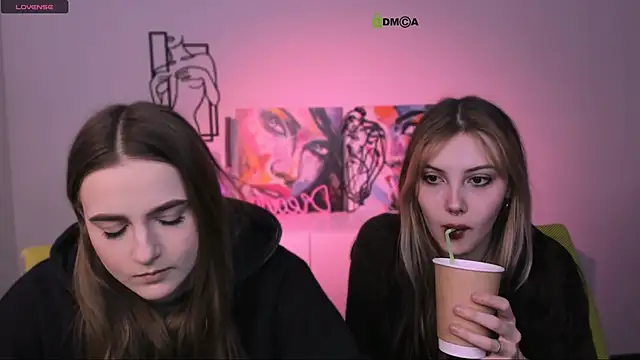 Snapshot of luna_tin chatting on 11.19.25 luna tin online show from 11.19.25