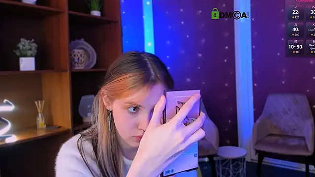 Snapshot of luna_tin chatting on 11.22.25 luna tin online show from 11.22.25