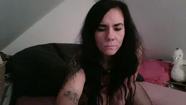 Snapshot of Blackariel chatting on 10.24.25 Blackariel online show from 10.24.25