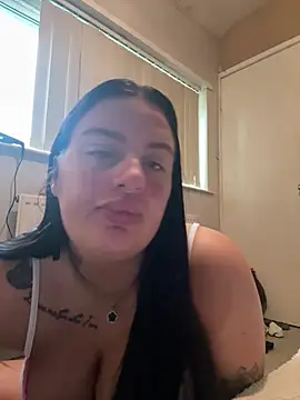 Snapshot of Victoriasteel chatting on 02.19.26 Victoriasteel online show from 02.19.26