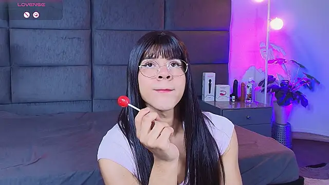 Snapshot of Slenna_Moon chatting on 02.28.26 Slenna Moon online show from 02.28.26