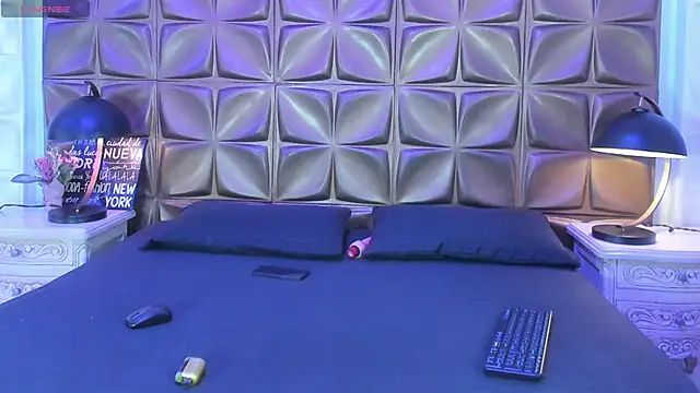 Snapshot of MeganLarsson chatting on 10.19.25 MeganLarsson online show from 10.19.25