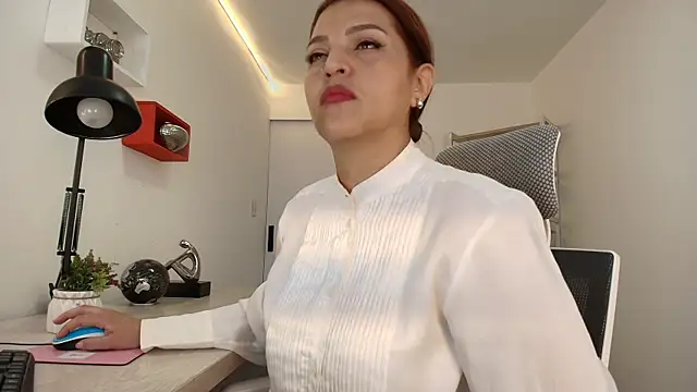 Snapshot of Skylar__Desire chatting on 09.24.25 Skylar Desire online show from 09.24.25