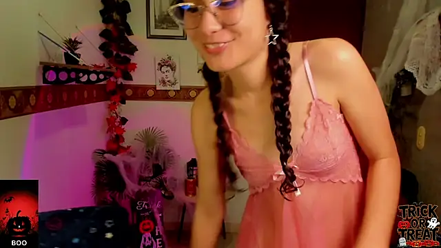 Snapshot of Krysten_Riter chatting on 10.17.25 Krysten Riter online show from 10.17.25