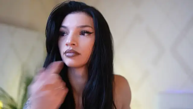 Snapshot of MiamiCoffee chatting on 11.04.25 MiamiCoffee online show from 11.04.25