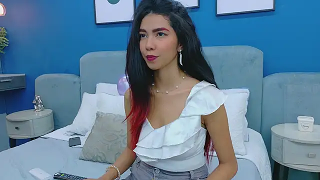 luna roja25 online show from 10.06.25