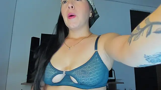 Snapshot of tianastone_ chatting on 11.27.25 tianastone online show from 11.27.25