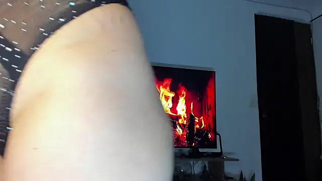 Snapshot of tianastone_ chatting on 12.04.25 tianastone online show from 12.04.25