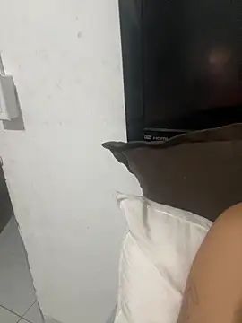 Snapshot of aline2007 chatting on 09.13.25 aline2007 online show from 09.13.25