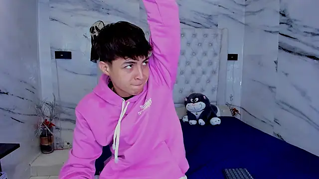 Snapshot of Ari_and_Storm chatting on 02.03.26 Ari and Storm online show from 02.03.26