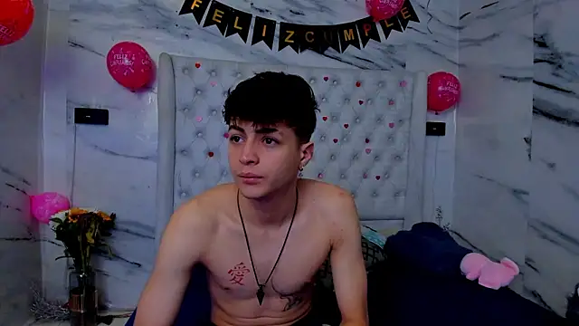 Snapshot of Ari_and_Storm chatting on 02.22.26 Ari and Storm online show from 02.22.26