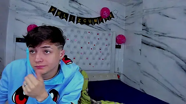 Ari and Storm online show from 03.08.26