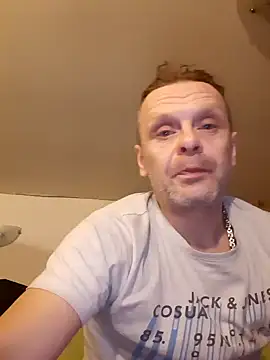 Snapshot of Kuba_Gd chatting on 01.11.25 Kuba Gd online show from 01.11.25