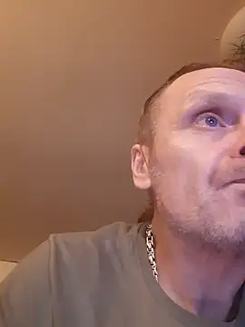 Snapshot of Kuba_Gd chatting on 02.01.25 Kuba Gd online show from 02.01.25