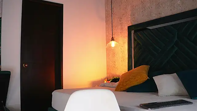 Sofi Moreno online show from 04.17.26