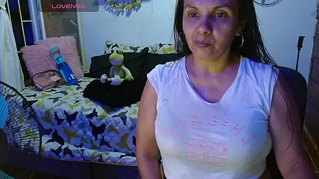 Snapshot of Milf_Fantassyy chatting on 03.27.26 Milf Fantassyy online show from 03.27.26