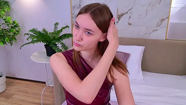 Snapshot of AmadaReine chatting on 11.10.25 AmadaReine online show from 11.10.25