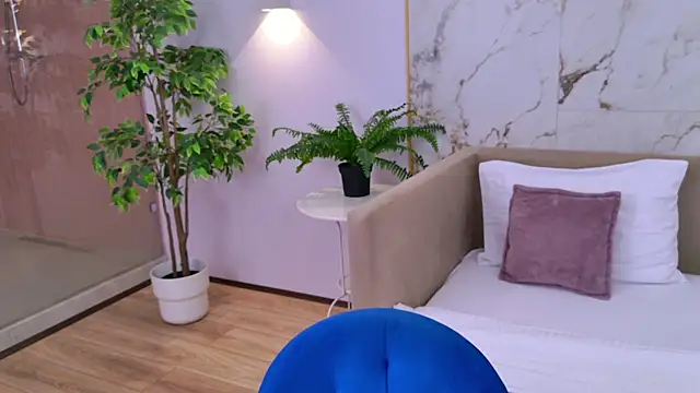 Snapshot of AmadaReine chatting on 11.23.25 AmadaReine online show from 11.23.25